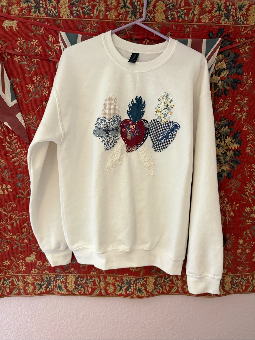 White Women's Appliqué Heart Sweatshirt  Sacred Heart Country Western